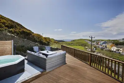 Image de Exquisite Lodge with Ocean View & Hot Tub in Doolin beside the Cliffs of Moher