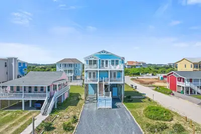 Image de \"Breathe Ez\" - Oceanfront Home, 4 Bedrooms / 3. 5 Bathrooms