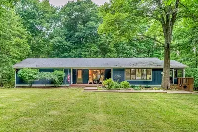 Image de Bear Cave Blues | Dog Friendly + Near State Parks