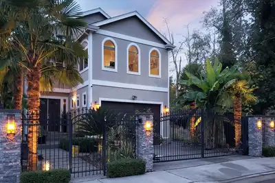 Image de Comfort and Luxury Tropical Villa with Ev Charger.