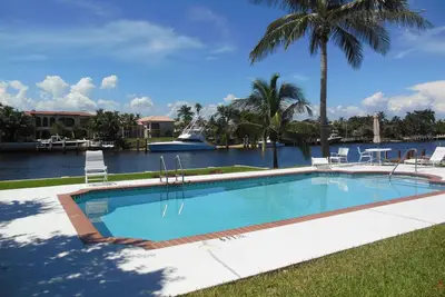 Image de Newly Remodeled Beachfront Apt - 3 Mo Seasonal Rental