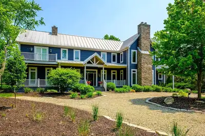 Image de 7 Bedroom Country Estate with Large Private Pool!