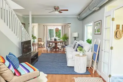 Image de Bellport Inn, Charming Cottage in the Village!