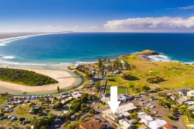 Image de Right In The Centre Of It All With Ocean Views & Pet Friendly!