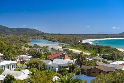 Image de Spectacular Ocean Views From Large Entertaining Deck