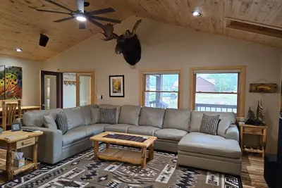 Image de Family-friendly home w/fast WiFi, hot tub, deck, mountain view, firepit