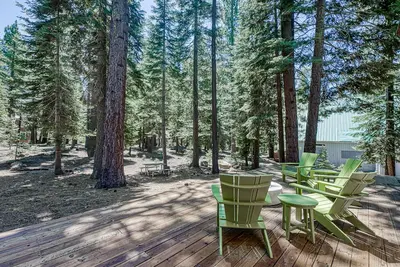 Image de Family-Friendly Home with Shared Hot Tub & Pool, High-Speed WiFi, Wood Stove