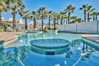 Image de Beach View, Decks, Pool, Spa, Game Room - Sea E O