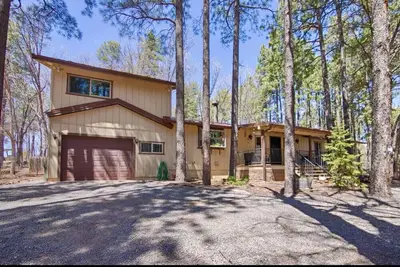 Image de Beautiful Hillside home in exclusive Pinetop Country Club, perfect for families