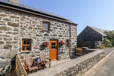 Image de Bwthyn Siop Pencaerau, family friendly, with hot tub in Aberdaron