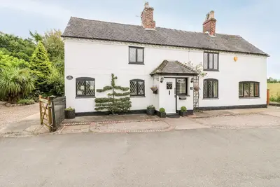 The White Cottage, family friendly, with hot tub in Swadlincote