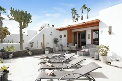 Image de Bungalow de vacances \"Puerto Chico T\" avec vue sur la montagne et la mer, piscine partagée et Wi-Fi