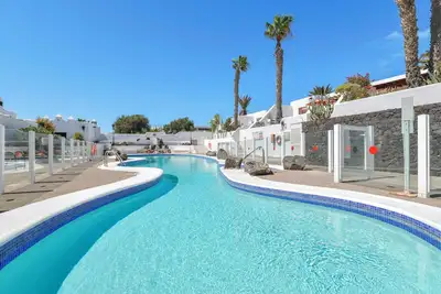 Image de Appartement de vacances \"Puerto Chico 2\" avec balcon, vue sur mer, piscine partagée et WiFi