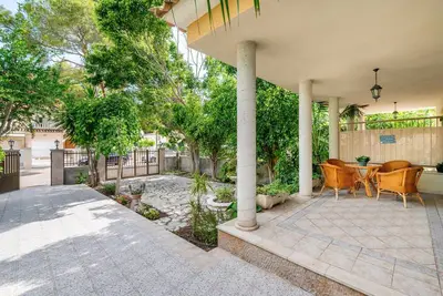 Image de Beau châlet près de la plage avec A\/C, Internet et jardin