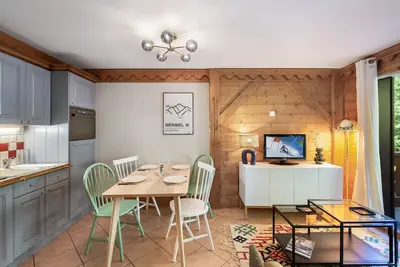 Image de Appartement cosy ski aux pieds avec piscine et spa
