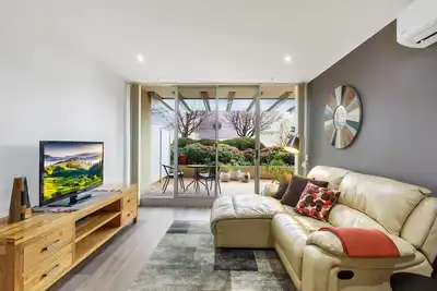 Image de MadeComfy Spacious Canberra Living with Courtyard