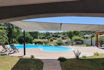 Image de Villa spacieuse avec piscine-pool house à deux minutes du centre Ville- 8\/9 pers