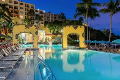 Image de 2 Bd/2 Ba Beach Front Marriott Frenchman's Cove Condo St Thomas. . . Sleeps 8!