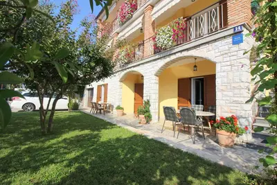 Image de 5 persons, near the sea and city center, with barbecue and private parking