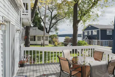 Image de Lake View House/Heart of Fontana/Steps to the Lake & walking distance to it all!