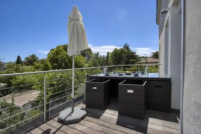 Image de Galant. Climatisé, en bord de mer, terrasse.