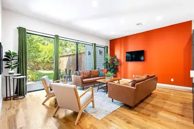 Vibrant Ambiance Downtown, Dart, Mkt Ctr, AAArena!