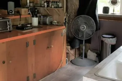 Image de Secluded cabin off the grid. Hiking, biking, camping, fishing, shooting,