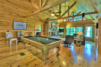 Image de Stunning Mountain Cabin w/ Pool Table, Hot Tub, Wifi, 20 min to Blue Ridge