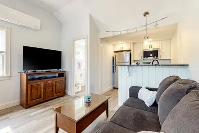 Image de Cute In-Town Cottage 1 Mile from the Beach w/ Porch, WiFi & Shared Pool/Hot Tub