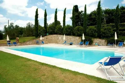 Appartement avec climatisation, Wifi, piscine, Tv, animaux admis, parking, près de Montepulciano