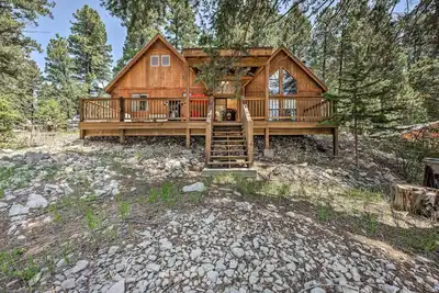 Image de Peaceful & Private Cloudcroft Cabin with Deck!