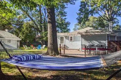 Image de Perch Cottage l 5 Mins to Lakeside Beach! l Kayaks, Firepit & More