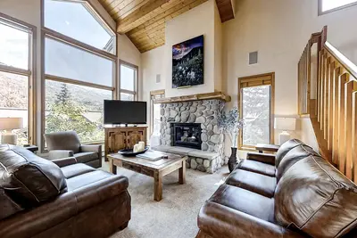 Image de Spacious Mountain Retreat w\/WiFi, 2 Gas Fireplaces, Shared Heated Pool & Hot Tub