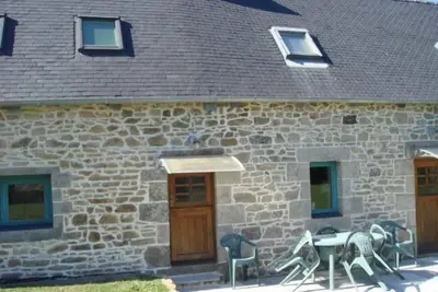 Image de Captivating 2-Bed House with log burner in Kerien