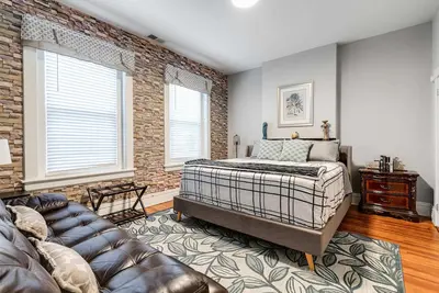 Image de E2 Carytown Home/Fenced Yard/3 TVs/Family-Friendly
