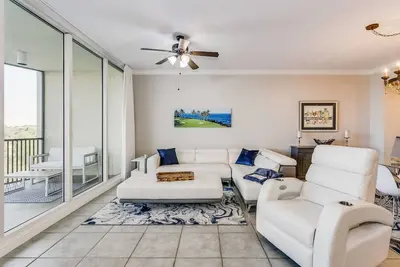 Image de Reduced Pricing! Free Activities! 2 Br + Den; Unlimited Golf Transfer, Come Golf & Enjoy the Beach!