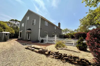 Image de Beautiful, spacious, newly renovated house close to Ditch plains