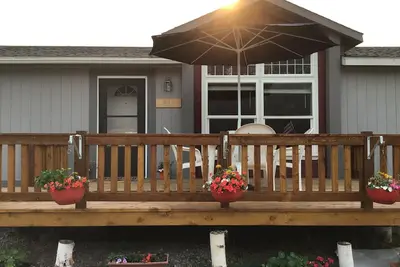 Image de Bright and cheerful. With glorious sunrise/sunset views, close to Glacier park.
