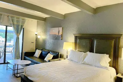 Image de E. Central Scottsdale Suite Close to Top Attractions