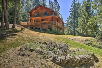 Image de Large Cabin w\/ Fire Pit + Grill on 34 Acres!