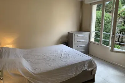 Image de Appartement T2 à proximité des plages et commerces, avec une vue mer.