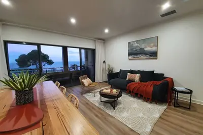 Image de Kingscote Terraces One: Ocean Views, Fabulous Town Location, Table Tennis, Wifi