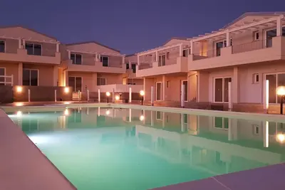 Image de New two-story apartment in residence with shared pool, with parking space