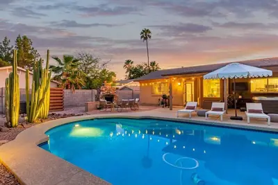 Image de Sleeps 10|Heated Pool | Hot Tub |Putt Grn| Mural