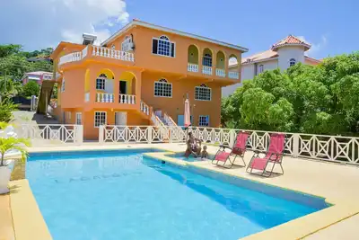 Image de 5 Bedroom Apartment