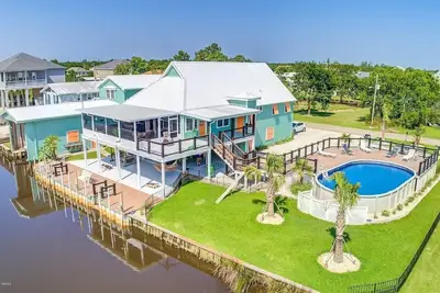 Image de Beach House in the Bay!