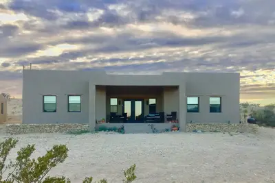 Image de Desert Sky Hideaway: Modern Home near the Terlingua Ghost Town. 3 bedrooms. 2 ba
