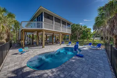 Image de 2b/2b Private Heated Pool, Golf Cart, Club Access, Games,