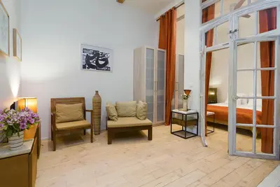 Image de Suite Abstraction: appartement meublé classé 4* au cœur de Sète - 2 personnes.