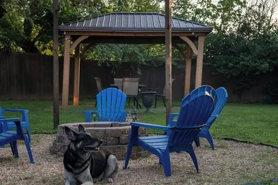 Image de Fall Bentonville Getaway • Hot Tub • Mtb Trails • Dog Friendly
